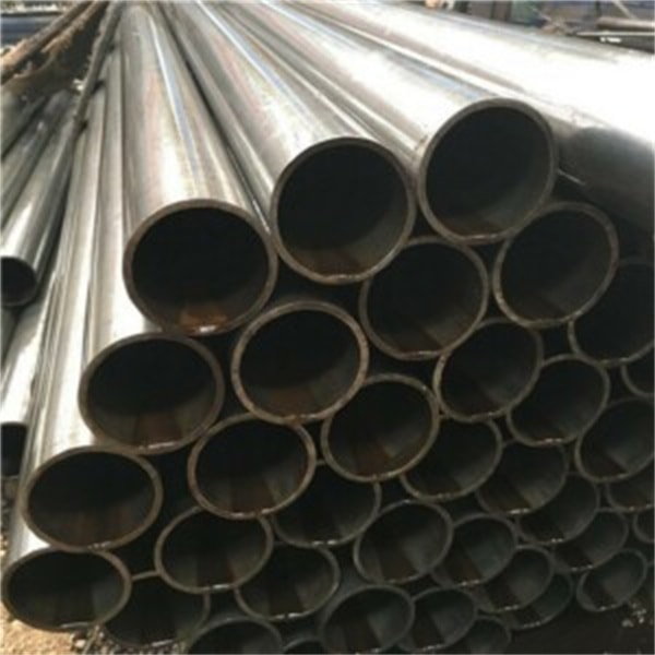 對蘭州無縫鋼管進(jìn)行水壓試驗對表面質(zhì)量的要求